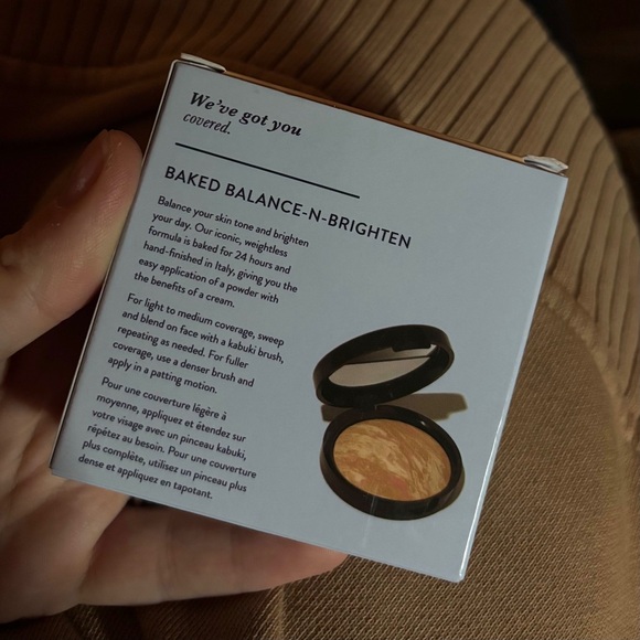 Laura Geller Baked Balance-n-Brighten Color Correcting Foundation - Porcelain - Picture 10 of 11